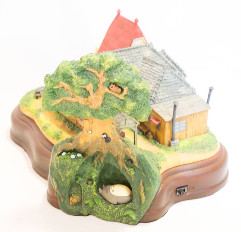 TOTORO HUS – MODELL MED LED LJUS